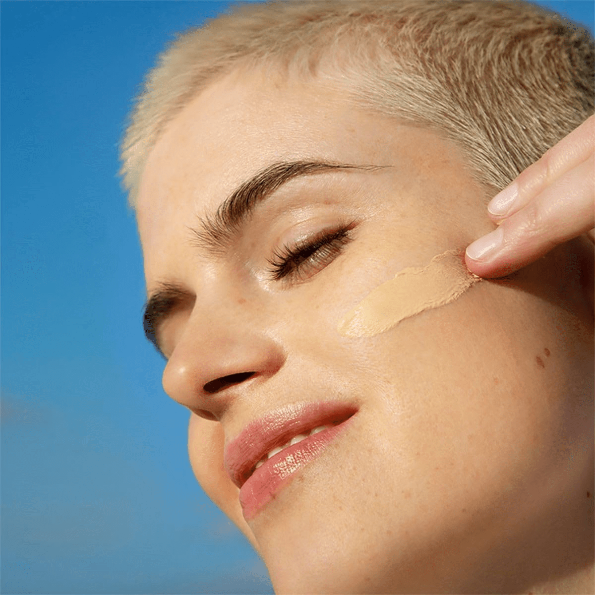 Garnier Oil-Free BB Cream SPF25 – Perfecting All-in-1 Mattifying Care - Image 4